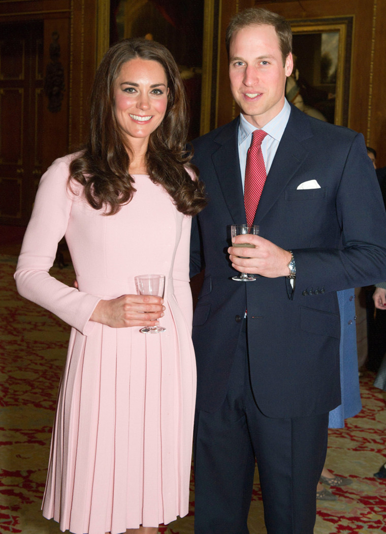 Image: Britain's Prince William and his wife Catherine, Duchess of Cambridge (Kate Middleton)